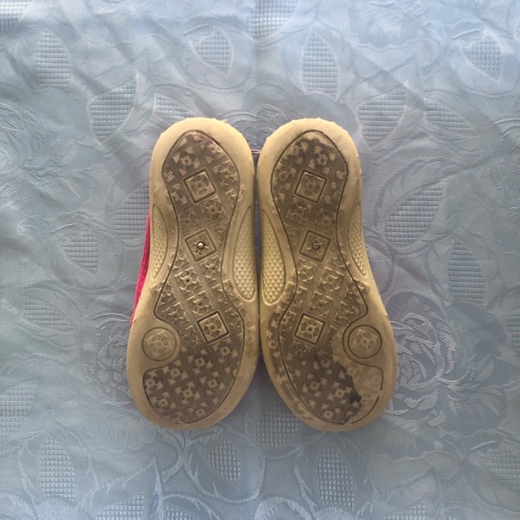 Water Shoes - Size 11/12 - Picture 2 of 3